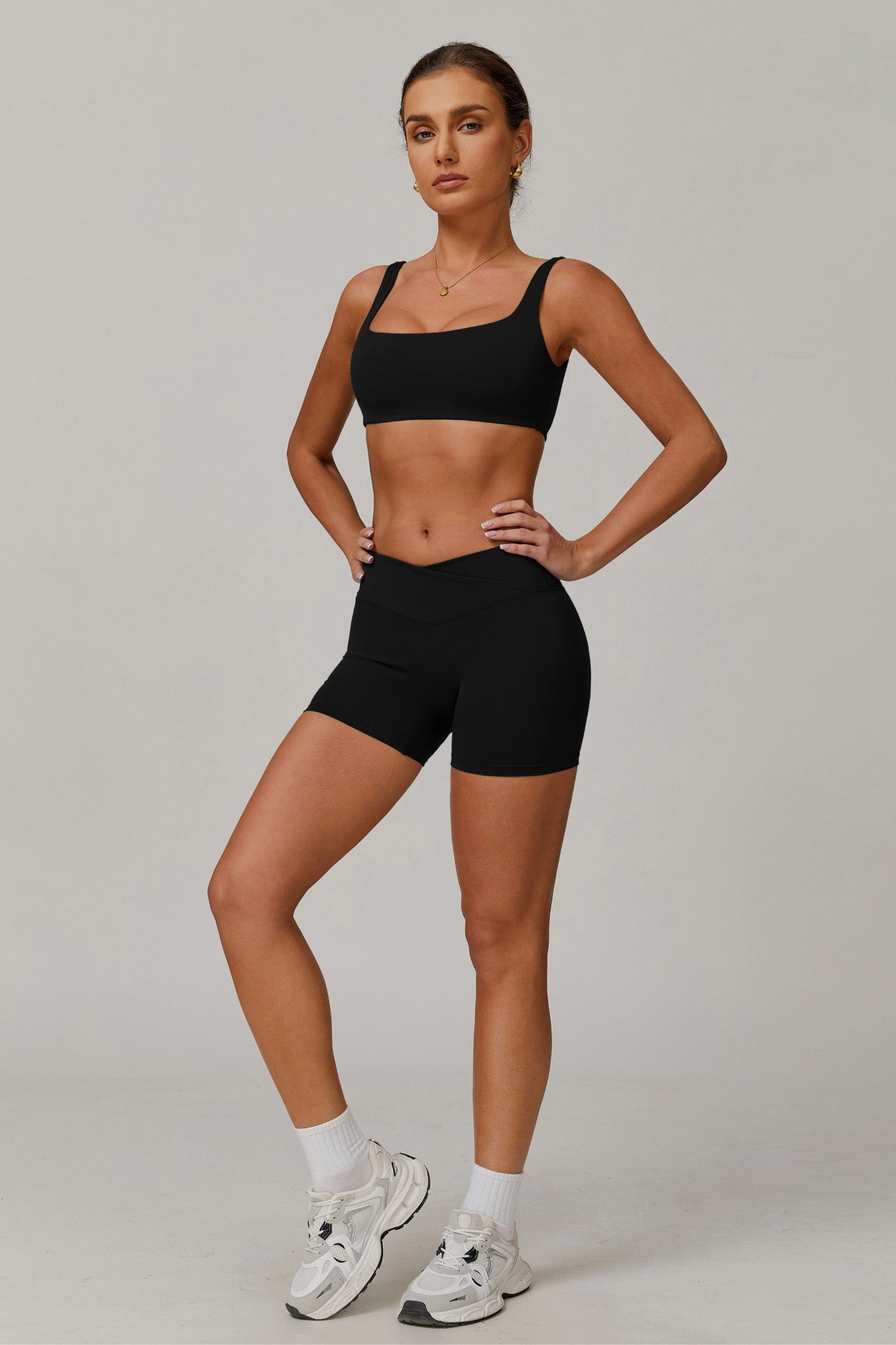 Evelyn Sports Bra - Black - Maison and Aurora