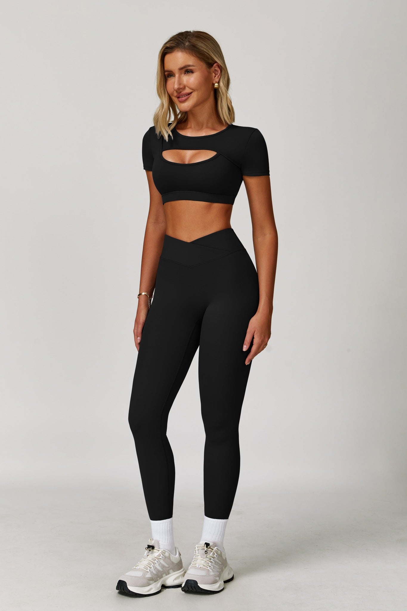 Elanur Crop Top - Black - Maison and Aurora