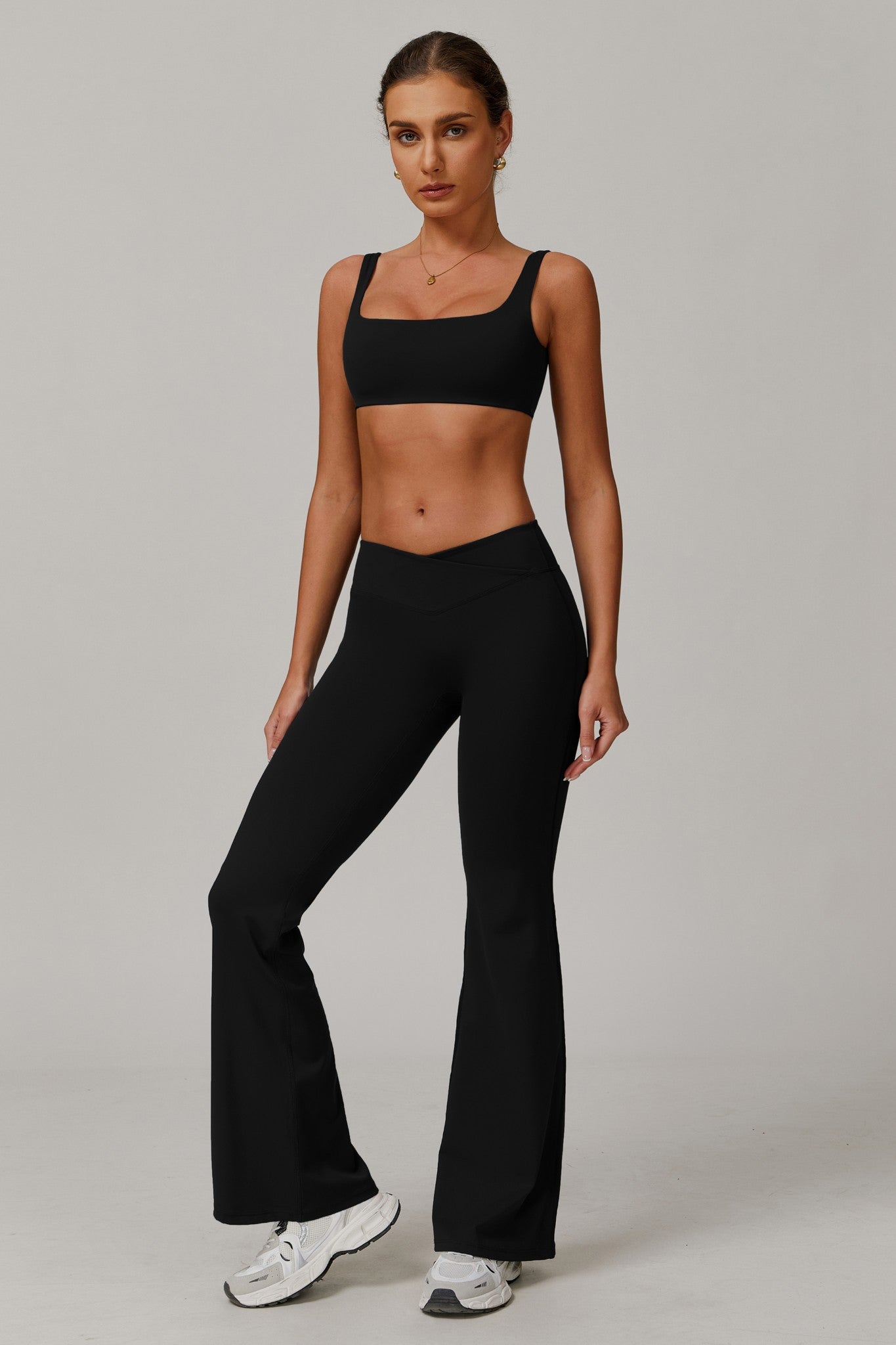 Evelyn Sports Bra - Black - Maison and Aurora