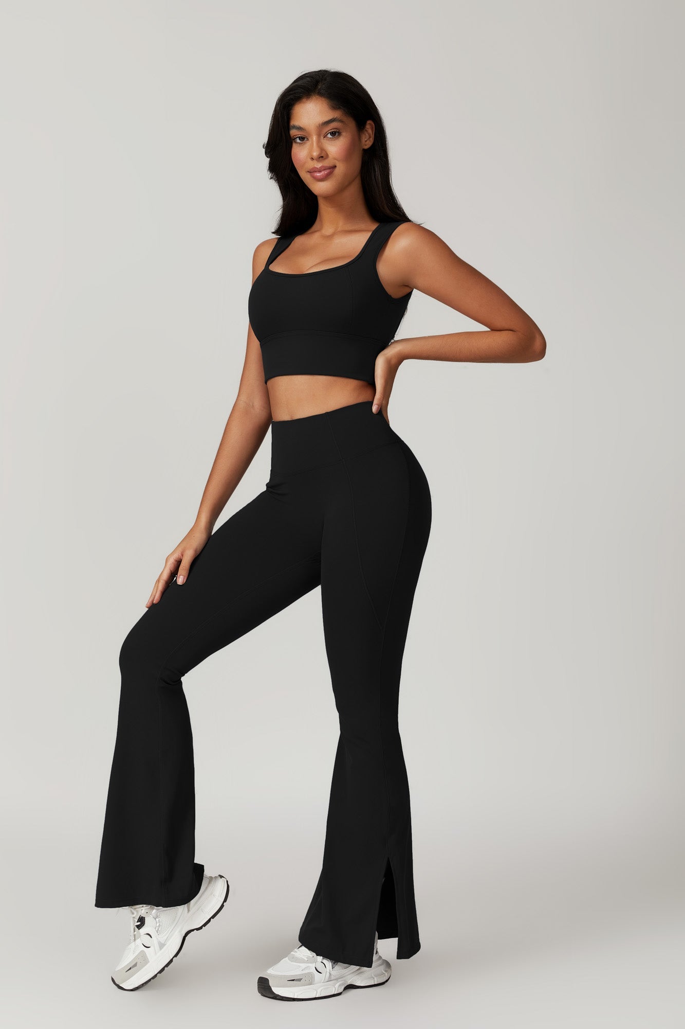 Isla Plunge Sports Bra - Black - Maison and Aurora