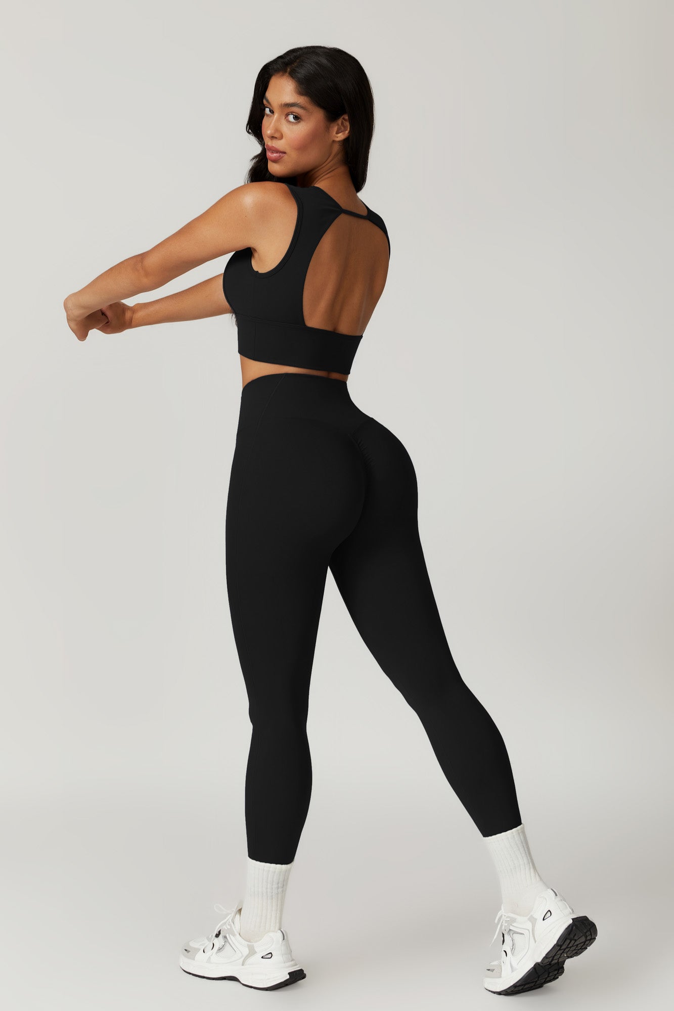 Isla Plunge Sports Bra - Black - Maison and Aurora