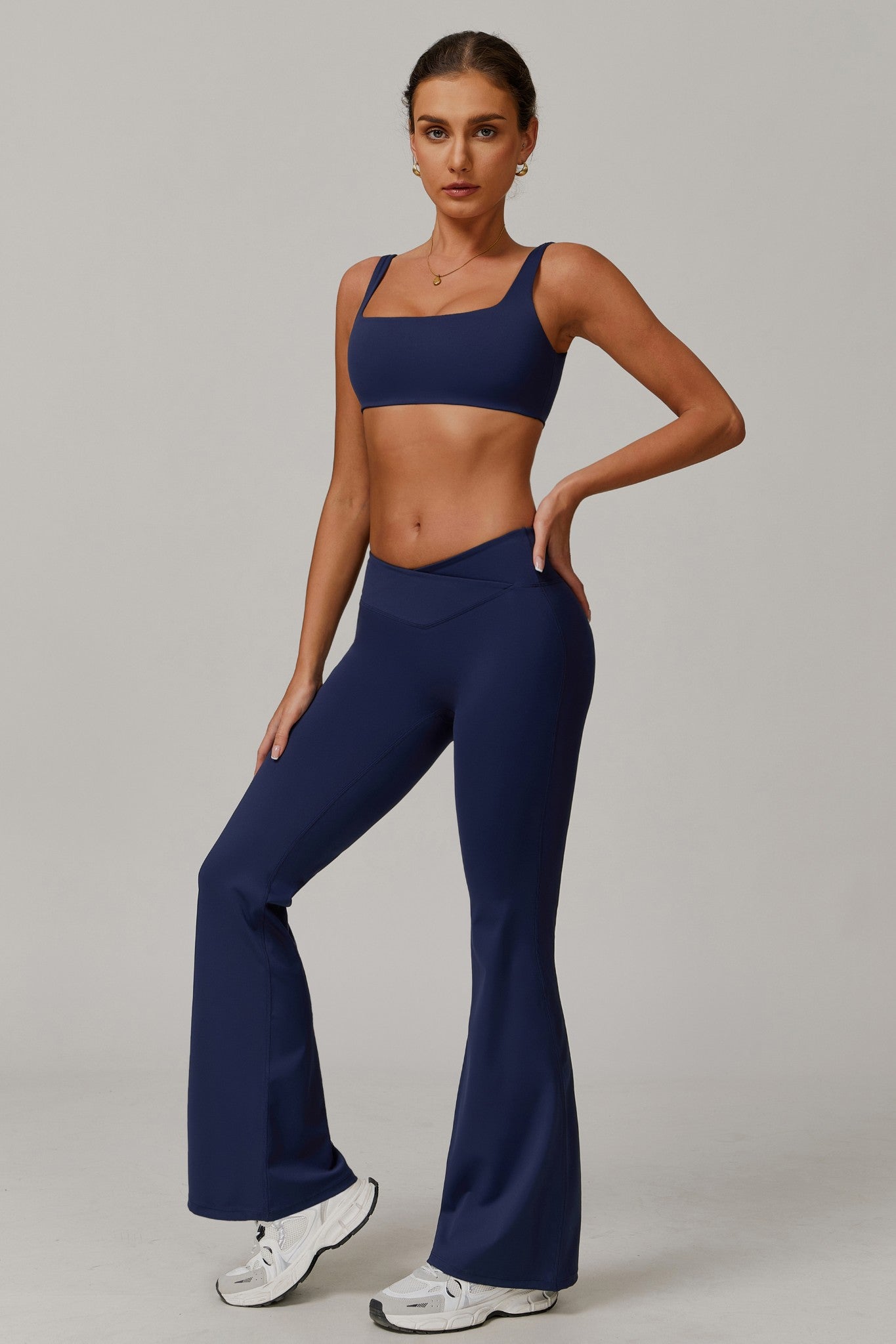 Evelyn Sports Bra - Navy - Maison and Aurora