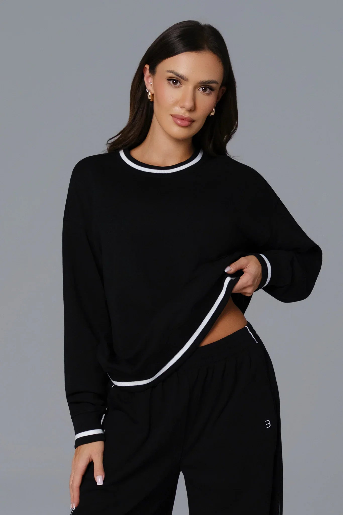Shelly Oversized Sweatshirt  - Black - Maison and Aurora