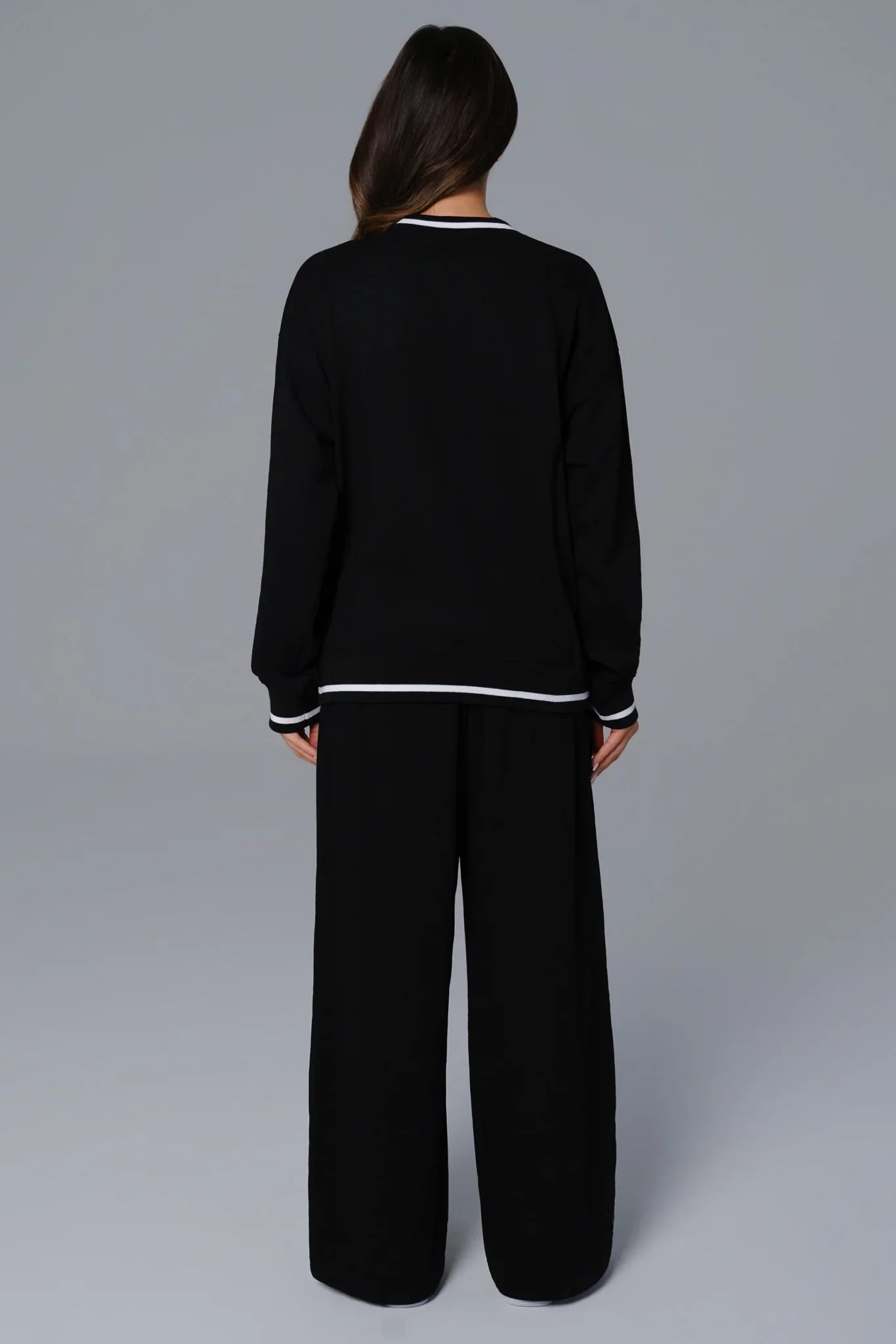 Shelly Oversized Sweatshirt  - Black - Maison and Aurora